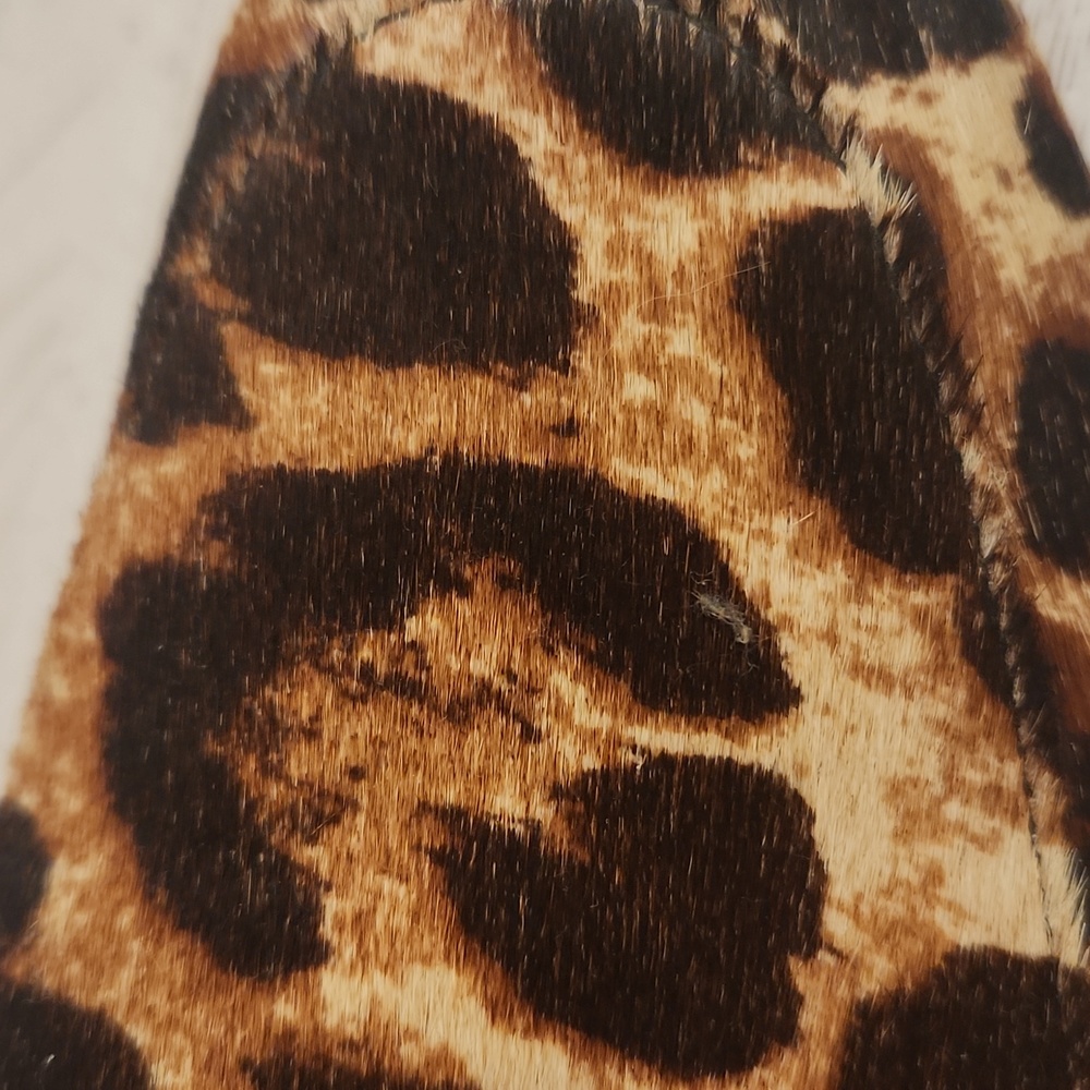 Banana Republoc Demi Leopard Loafers in a 7 1/2 - Picture 4 of 6